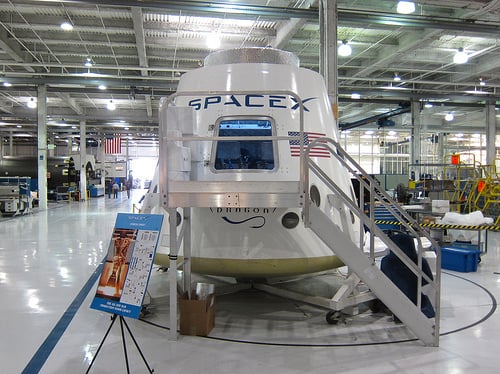 http://cdn.moneymorning.com/files/2014/06/20140603-spacex-dragon.jpg